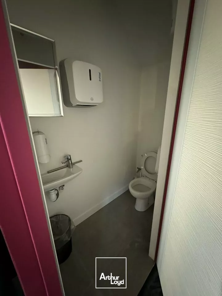 ACHAT NIORT CHAURAY BUREAUX TRES PROPRE EN BORDURE DE LA ZONE MENDES FRANCE AVEC PARKINGS 60m2