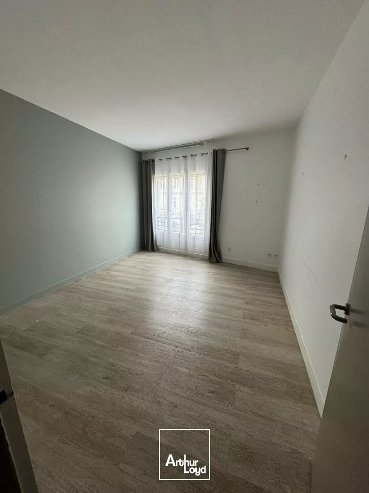 ACHAT LOCAL COMMERCIAL BUREAUX AVEC ASCENSEUR 289m2 HYPER CENTRE VILLE NIORT PROCHE COMMERCES ET PLACE DE LA BRECHE