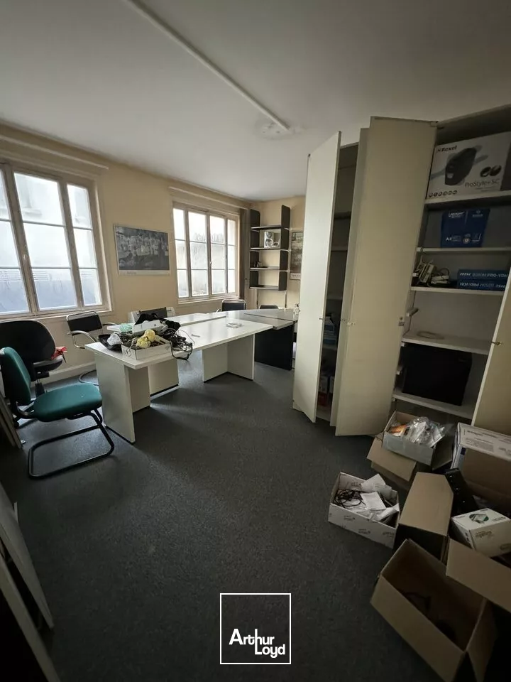 ACHAT LOCAL COMMERCIAL BUREAUX AVEC ASCENSEUR 289m2 HYPER CENTRE VILLE NIORT PROCHE COMMERCES ET PLACE DE LA BRECHE