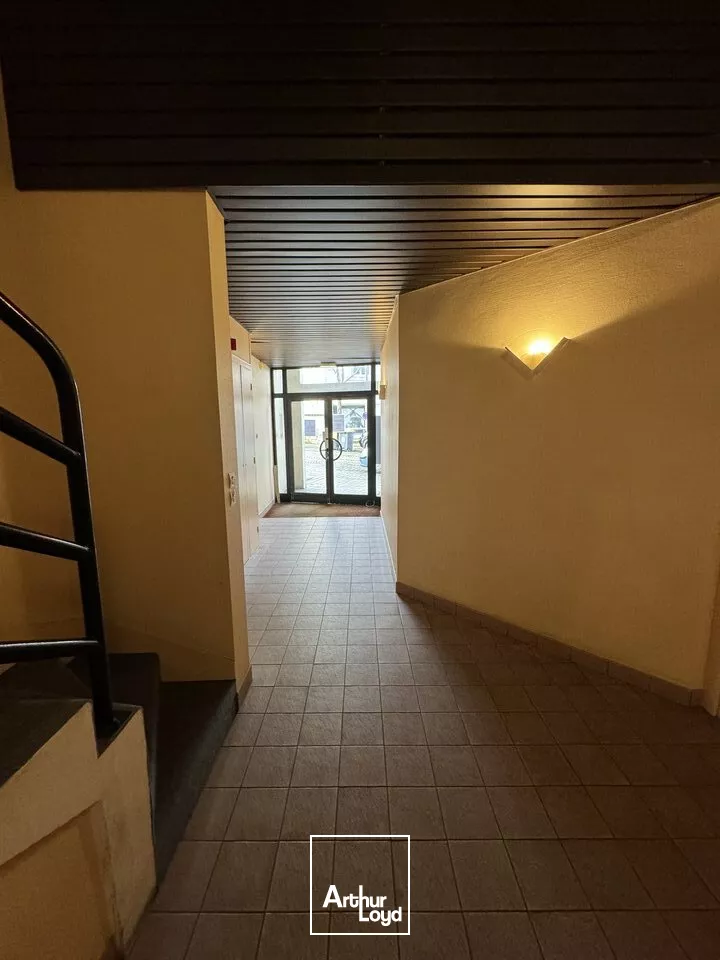 ACHAT LOCAL COMMERCIAL BUREAUX AVEC ASCENSEUR 289m2 HYPER CENTRE VILLE NIORT PROCHE COMMERCES ET PLACE DE LA BRECHE