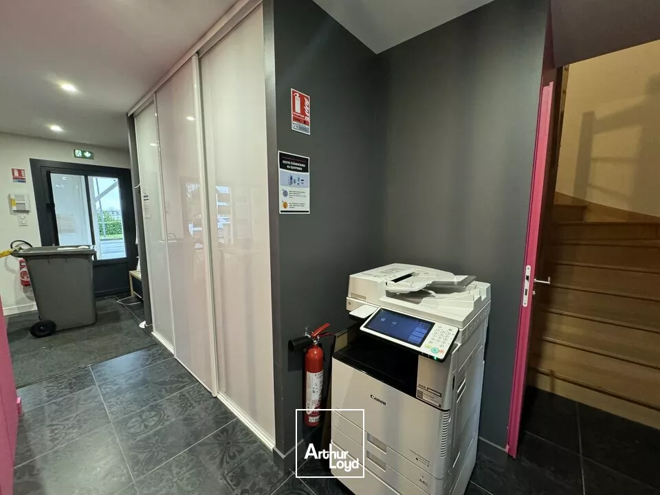 ACHAT NIORT CHAURAY BUREAUX TRES PROPRE EN BORDURE DE LA ZONE MENDES FRANCE AVEC PARKINGS 60m2