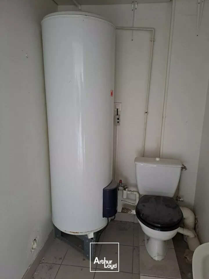  A LOUER LOCAL COMMERCIAL SUR ZONE DU E.LECLERC THOUARS (79)