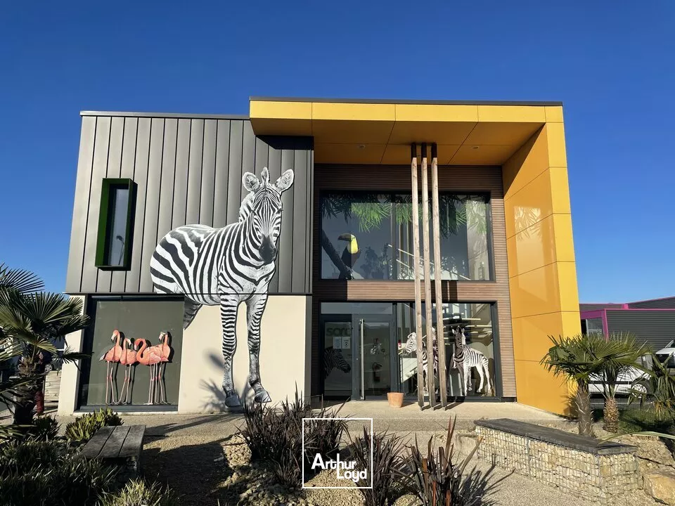 LOCATION BUREAUX AVEC PARKINGS PROCHE CENTRE VILLE NIORT 165m2 FACILE D'ACCES