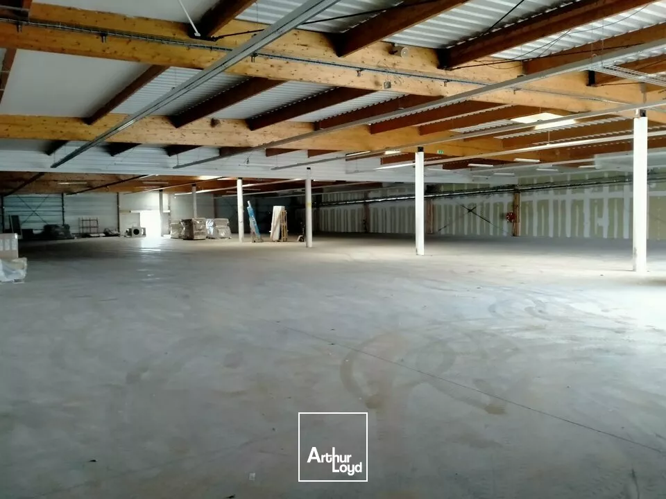 A LOUER LOCAL DE STOCKAGE ZONE ARTISANALE/B TO B SUR AXE NORD DE CHATELLERAULT (86)