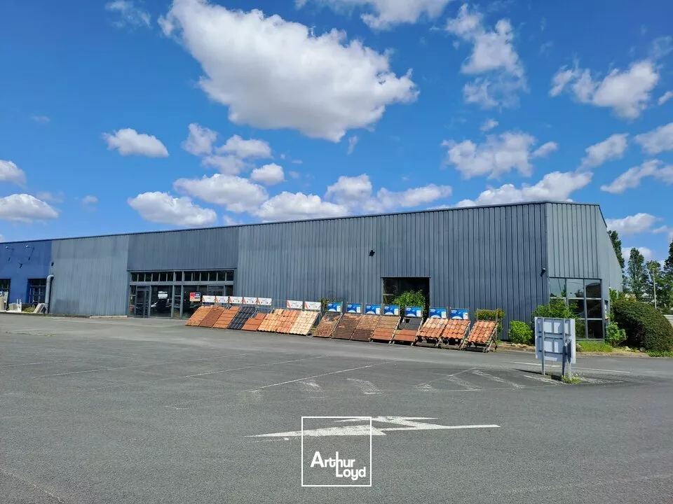 A LOUER LOCAL DE STOCKAGE ZONE ARTISANALE/B TO B SUR AXE NORD DE CHATELLERAULT (86)