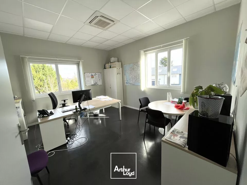 À LOUER - ENSEMBLE DE BUREAUX SITUÉS À POITIERS SUD DE 210 M2 - PROCHES DE TOUTES COMMODITÉS 