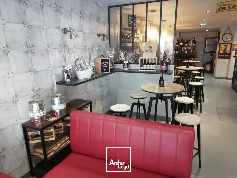 OPPORTUNITE ACHAT HYPER CENTRE NIORT BAR AVEC LOGEMENT ET TERRASSE