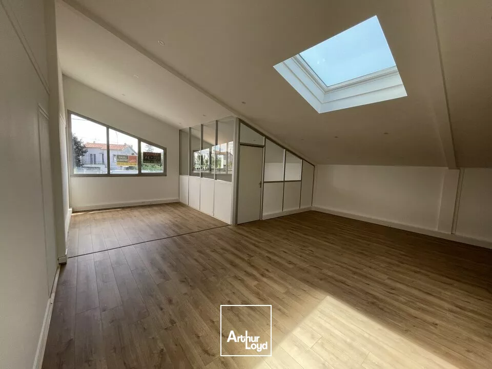 OPPORTUNITE LOCATION BUREAUX ETAT NEUF CLIMATISES FACIL D'ACCES AVEC PARKING 109m2