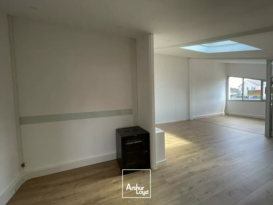 OPPORTUNITE LOCATION BUREAUX ETAT NEUF CLIMATISES FACIL D'ACCES AVEC PARKING 109m2