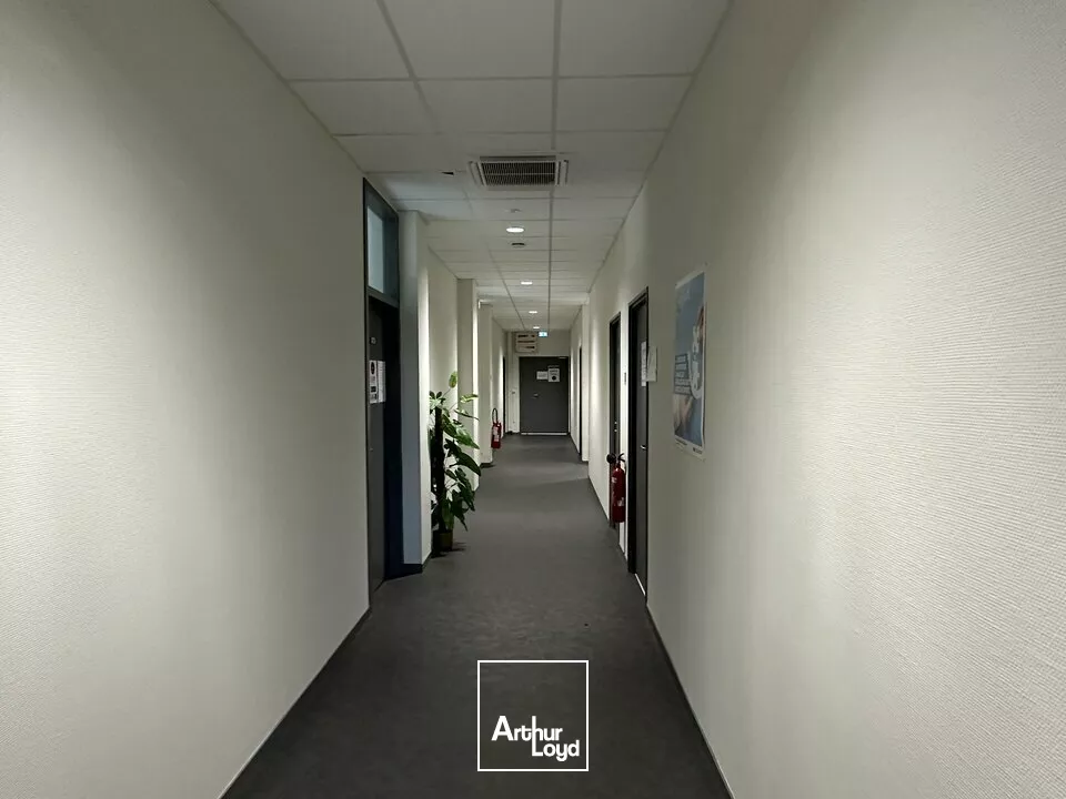 BUREAUX À LOUER DANS L'IMMEUBLE DE LA CHAMBRE DES MÉTIERS-PROCHES TOUTES COMMODITÉS 