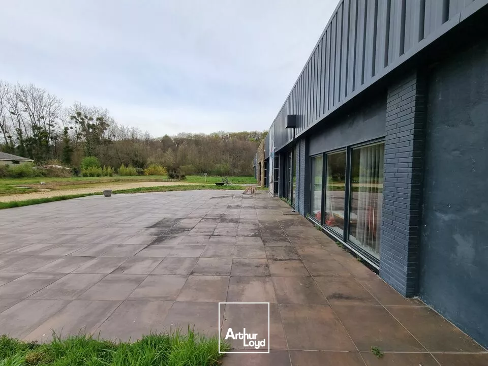 A LOUER POITIERS ENTREPOT AVEC RACKS INDUSTRIEL 386 M²