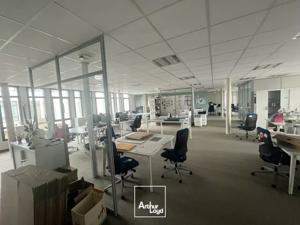 BUREAUX À LOUER POITIERS GARE - IMMEUBLE RECENT - 317m²