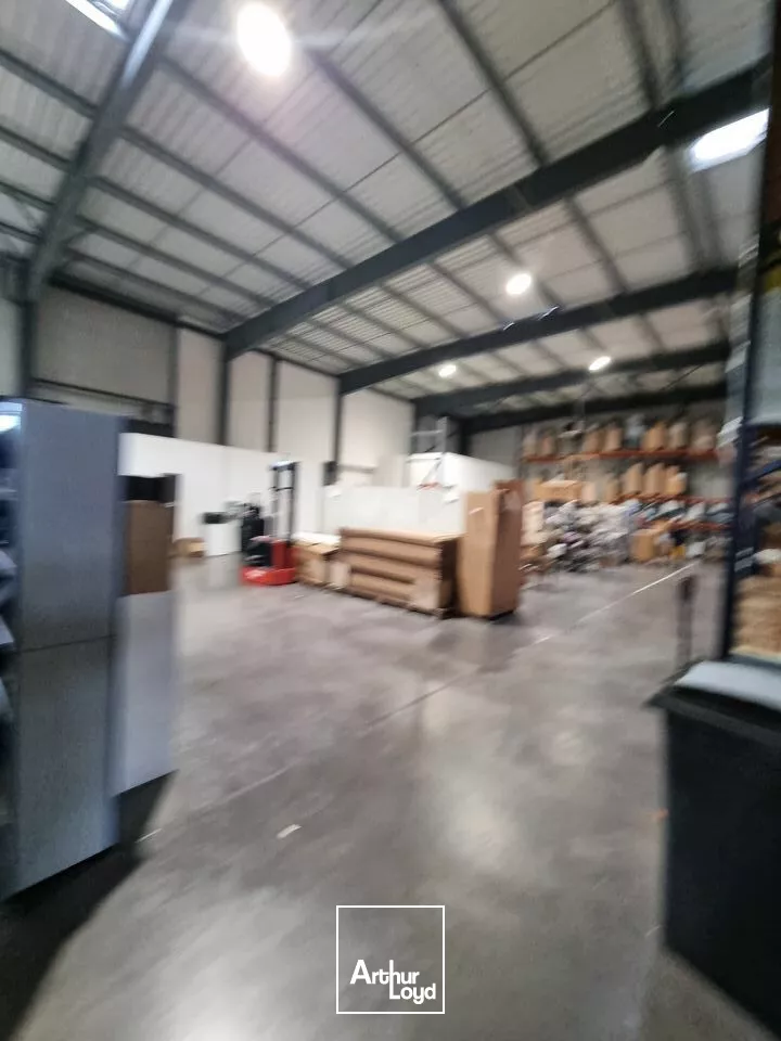 LOCAL COMMERCIAL PROFESSIONNEL RECENT AU BORD DE L'AXE ROUTIER POITIERS - CHÂTELLERAULT 