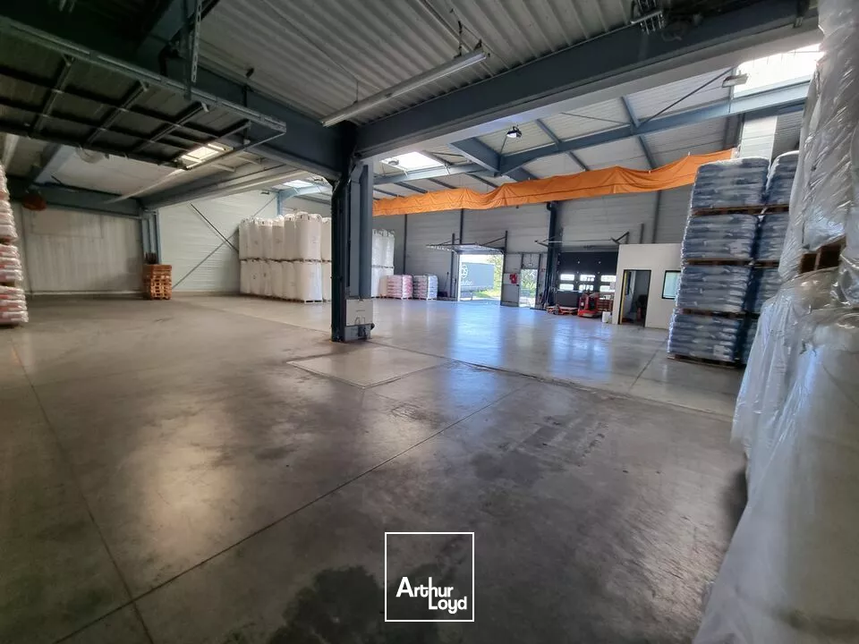 À VENDRE - LOCAL D'ACTIVITÉ IDÉAL STOCKAGE MESSAGERIE - ZA FUTUROSCOPE