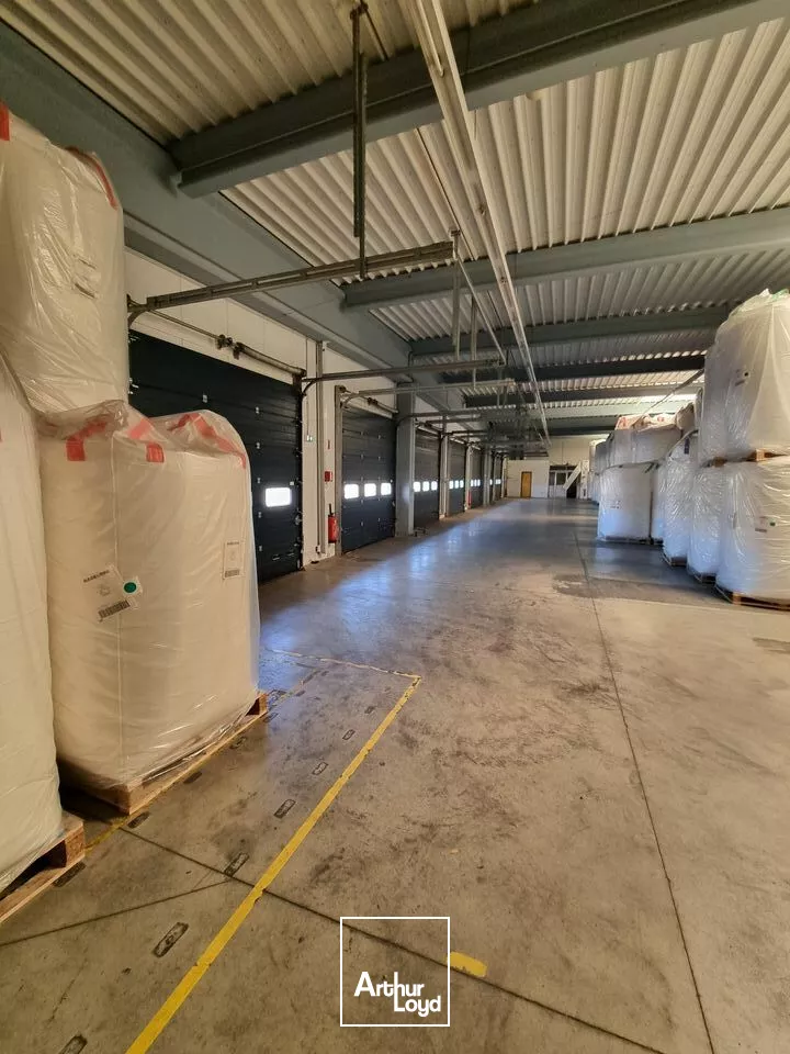 À VENDRE - LOCAL D'ACTIVITÉ IDÉAL STOCKAGE MESSAGERIE - ZA FUTUROSCOPE