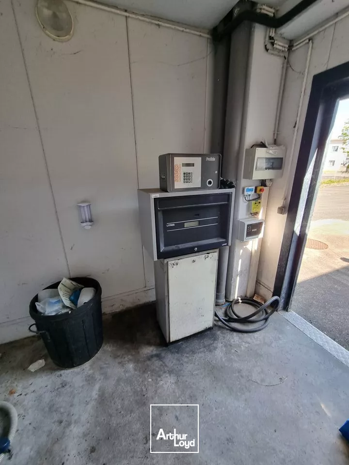 À VENDRE - LOCAL D'ACTIVITÉ IDÉAL STOCKAGE MESSAGERIE - ZA FUTUROSCOPE