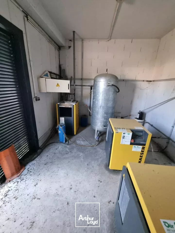 À VENDRE - LOCAL D'ACTIVITÉ IDÉAL STOCKAGE MESSAGERIE - ZA FUTUROSCOPE