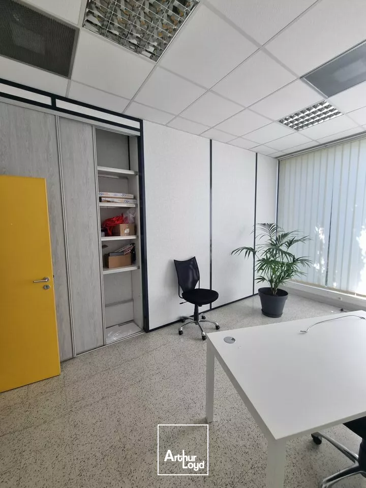 À VENDRE - LOCAL D'ACTIVITÉ IDÉAL STOCKAGE MESSAGERIE - ZA FUTUROSCOPE