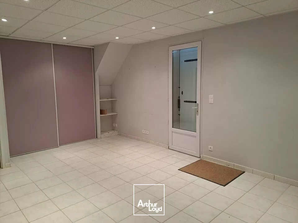 A VENDRE LOCAL D'ACTIVITE AVEC HABITATION A 10MN DE POITIERS SUD