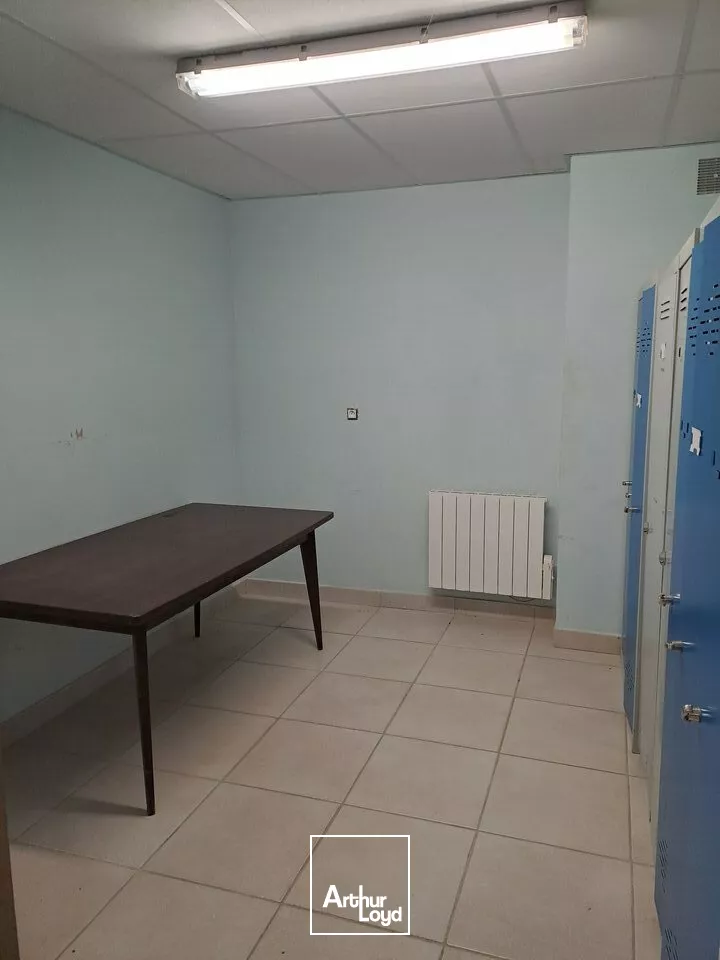 A VENDRE LOCAL D'ACTIVITE AVEC HABITATION A 10MN DE POITIERS SUD