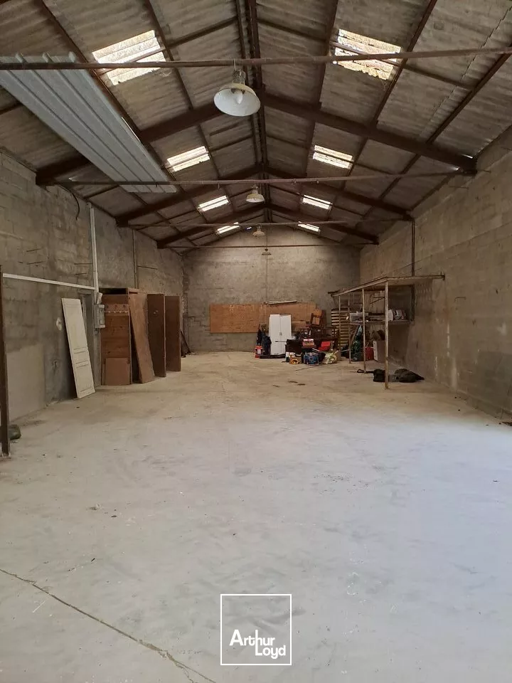 A VENDRE LOCAL D'ACTIVITE AVEC HABITATION A 10MN DE POITIERS SUD