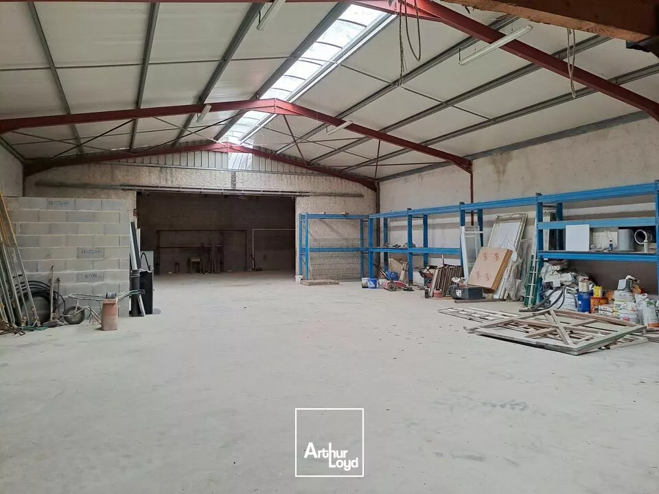 A VENDRE LOCAL D'ACTIVITE AVEC HABITATION A 10MN DE POITIERS SUD