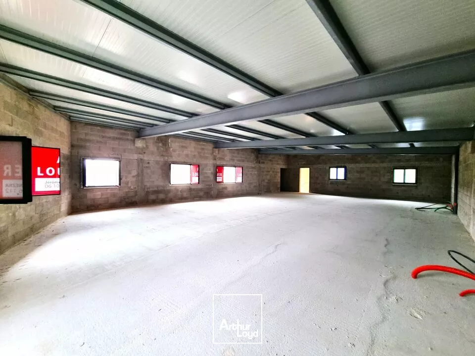 POITIERS AVENUE DE NANTES - BUREAUX NEUF A LOUER 85m² - EMPLACEMENT TRES VISIBLE