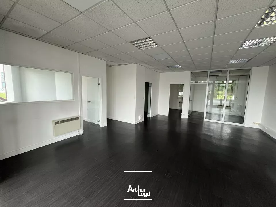 PROCHE DES AXES ROUTIERS A10 /D910 Poitiers ZI République - Bureaux à louer 109 m²