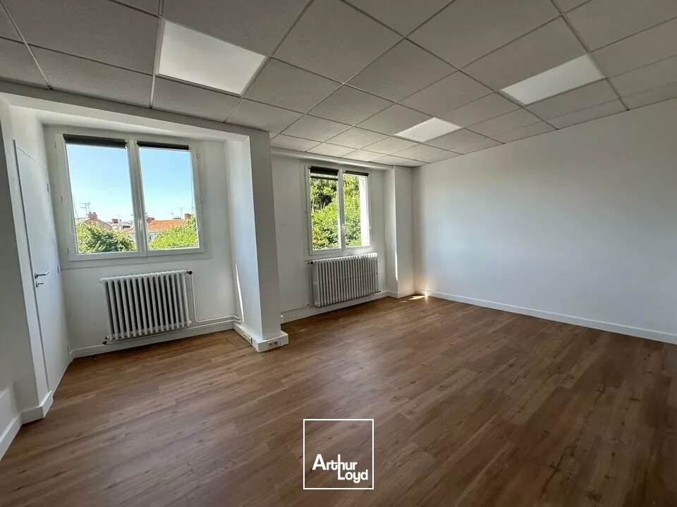 A LOUER BUREAU 22 m² - CENTRE VILLE LA ROCHE SUR YON 