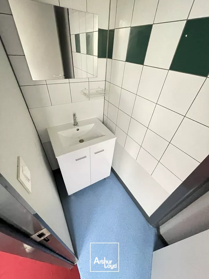  GRANDES SURFACES DE 238M² A LOUER - TECHNOPOLE DU FUTUROSCOPE CHASSENEUIL - PROCHE AXES ROUTIERS