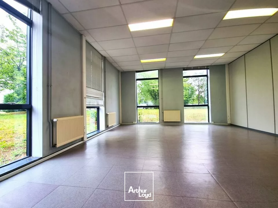 GRAND POITIERS - TECHNOPOLE DU FUTUROSCOPE BUREAUX A LOUER 46M² PROCHE ACCES ROUTIERS
