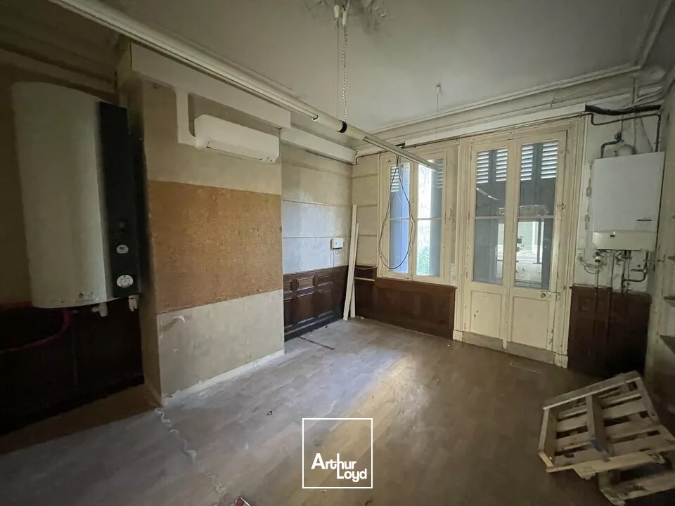 A LOUER - RUE COMMERÇANTE - LOCAL COMMERCIAL 63M²