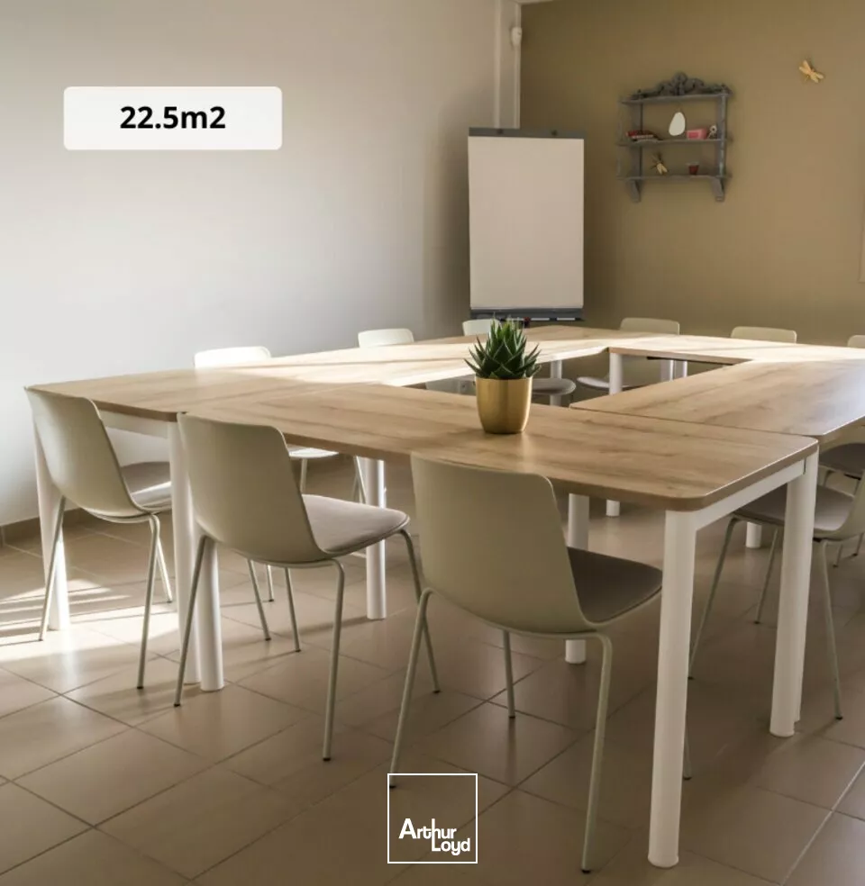 A LOUER - 400M² LOCAUX D'ACTIVITES ET BUREAUX AVEC VISIBILITE COMMERCIALE - CISSE 