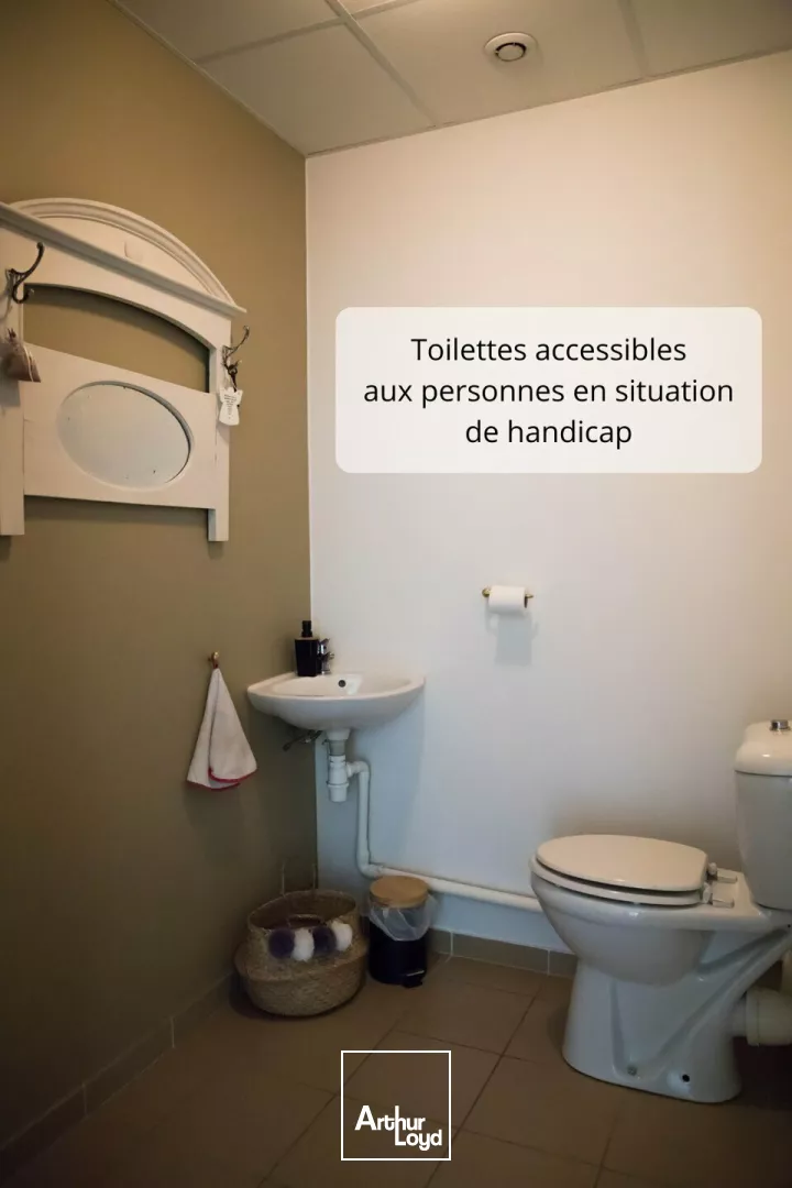 A LOUER - 400M² LOCAUX D'ACTIVITES ET BUREAUX AVEC VISIBILITE COMMERCIALE - CISSE 