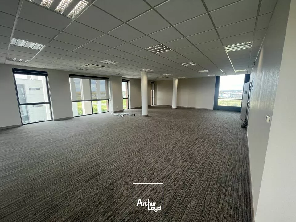 A LOUER TECHNOPOLE DU FUTUROSCOPE 668M² BUREAUX RECENTS EXCELLENT ETAT