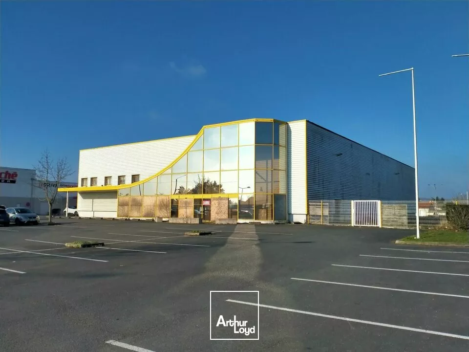 A LOUER LOCAL D'ACTIVITE SUR AXE POITIERS / CHATELLERAULT