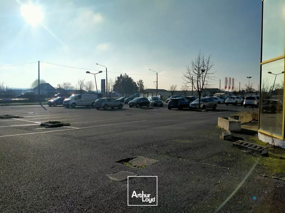 A LOUER LOCAL D'ACTIVITE SUR AXE POITIERS / CHATELLERAULT