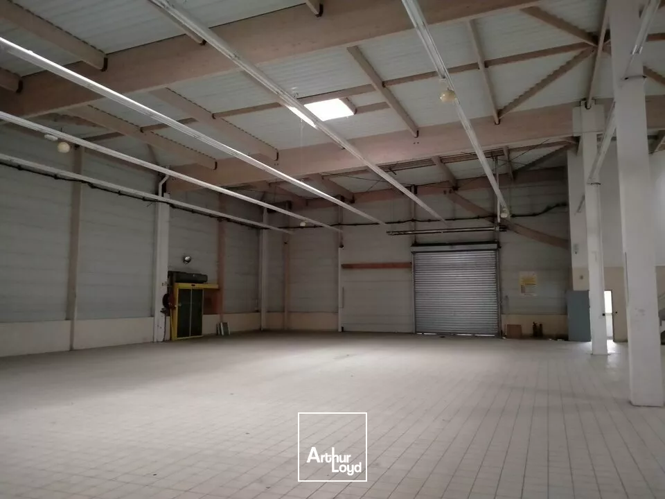 A LOUER LOCAL D'ACTIVITE SUR AXE POITIERS / CHATELLERAULT