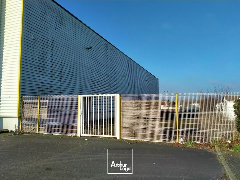 A LOUER LOCAL D'ACTIVITE SUR AXE POITIERS / CHATELLERAULT