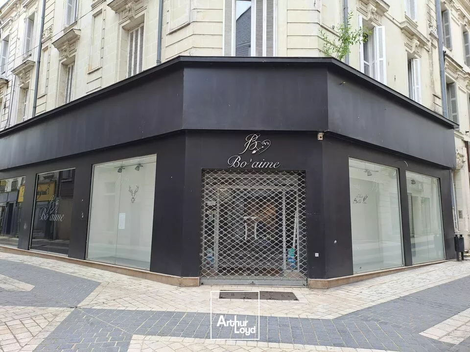 A LOUER - LOCAL COMMERCIAL CENTRE-VILLE DE CHÂTELLERAULT - 177m²