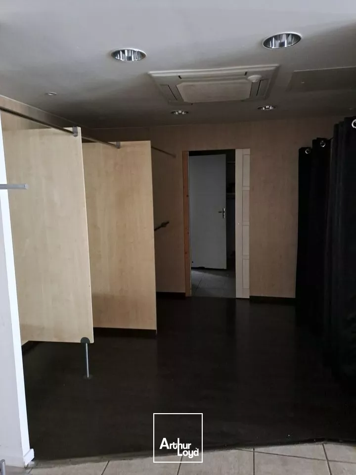 A LOUER - LOCAL COMMERCIAL CENTRE-VILLE DE CHÂTELLERAULT - 177m²