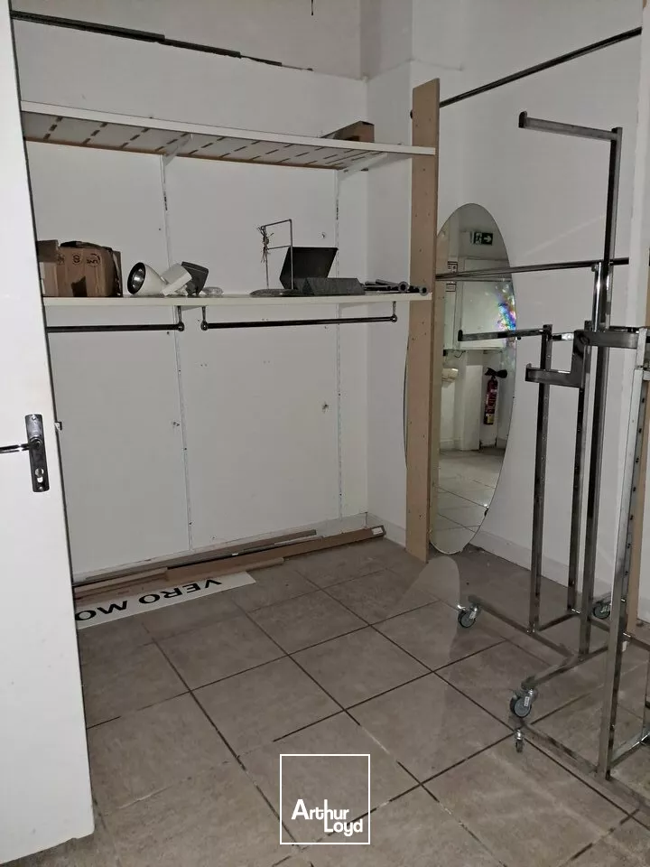 A LOUER - LOCAL COMMERCIAL CENTRE-VILLE DE CHÂTELLERAULT - 177m²