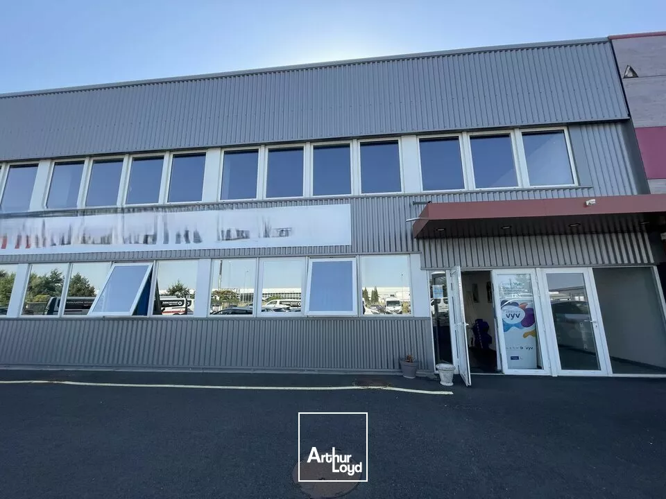 BUREAUX ET LOCAUX D'ACTIVITE 515m² A LOUER SUR CHATELLERAULT NORD 