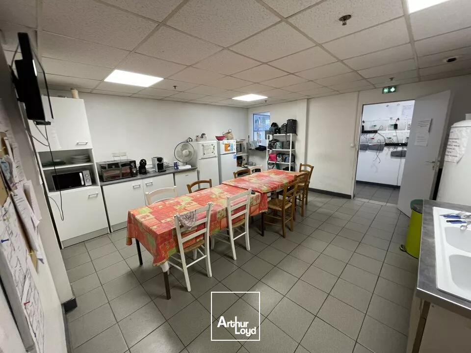 BUREAUX ET LOCAUX D'ACTIVITE 515m² A LOUER SUR CHATELLERAULT NORD 