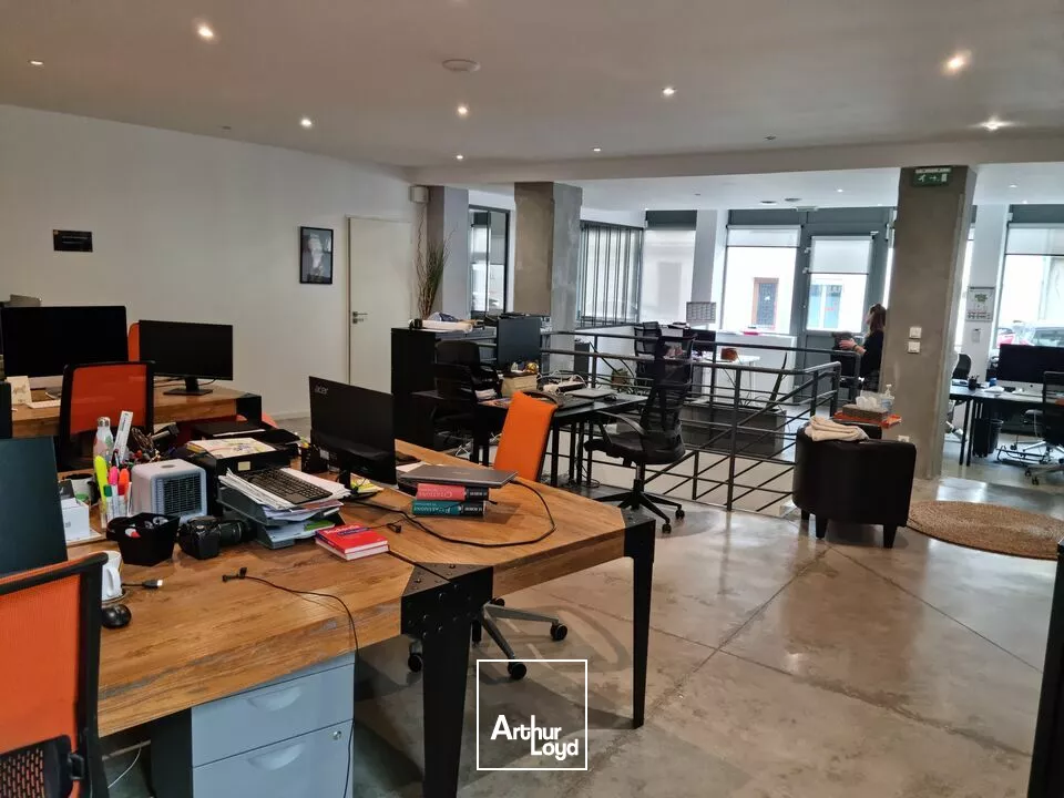 BUREAUX TYPE LOFT- CHARME ET PRESTATIONS DE QUALITÉ PROCHE GARE DE POITIERS - 238M²