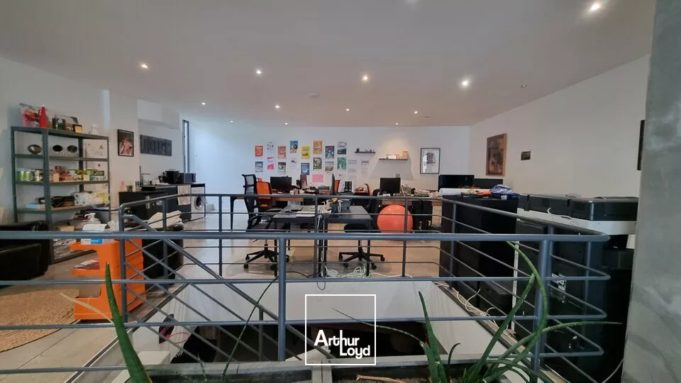 BUREAUX TYPE LOFT- CHARME ET PRESTATIONS DE QUALITÉ PROCHE GARE DE POITIERS - 238M²