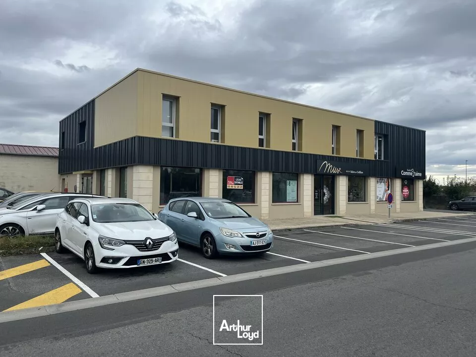 A LOUER - LOCAL COMMERCIAL115m² - ZONE COMMERCIALE DYNAMIQUE