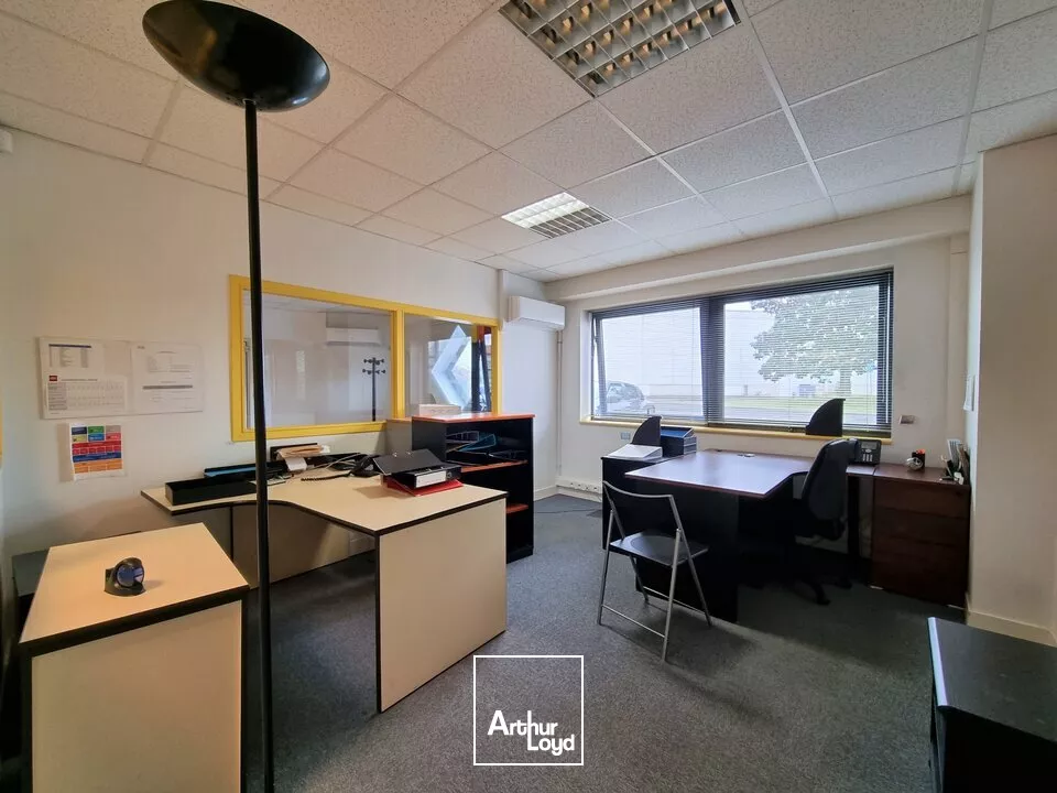 SAINT BENOIT GRAND LARGE POLYCLINIQUE - BUREAUX A LOUER 155m²