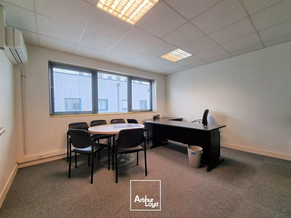 SAINT BENOIT GRAND LARGE POLYCLINIQUE - BUREAUX A LOUER 155m²