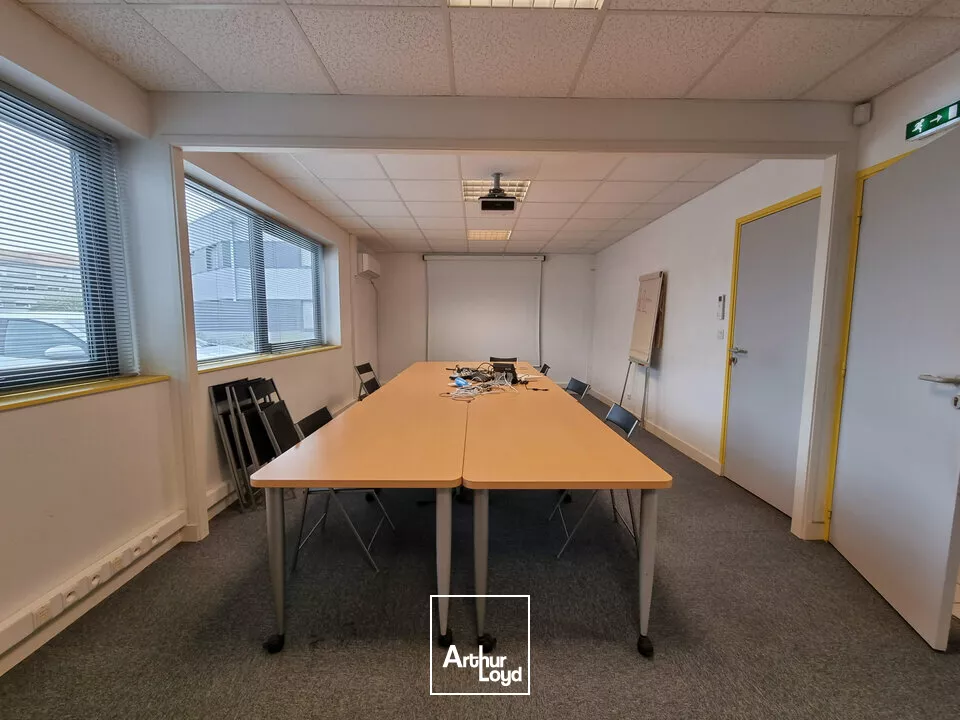 SAINT BENOIT GRAND LARGE POLYCLINIQUE - BUREAUX A LOUER 155m²